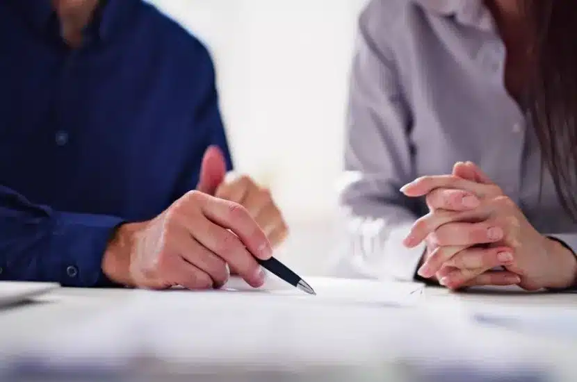 Signature d'un contrat avec une agence face au nouveau modèle sans engagement